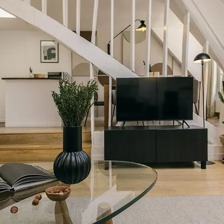 Ukayil - 3 A Louvre Apartment Paris