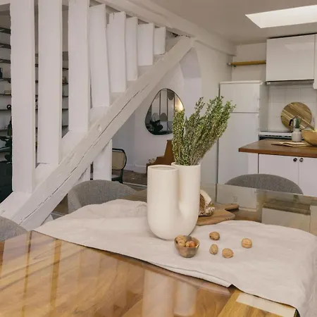 Ukayil - 3 A Louvre Paříž